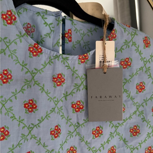 faraway embroidered cape - Picture 6 of 9